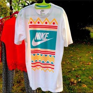 NIKE T-SHIRT